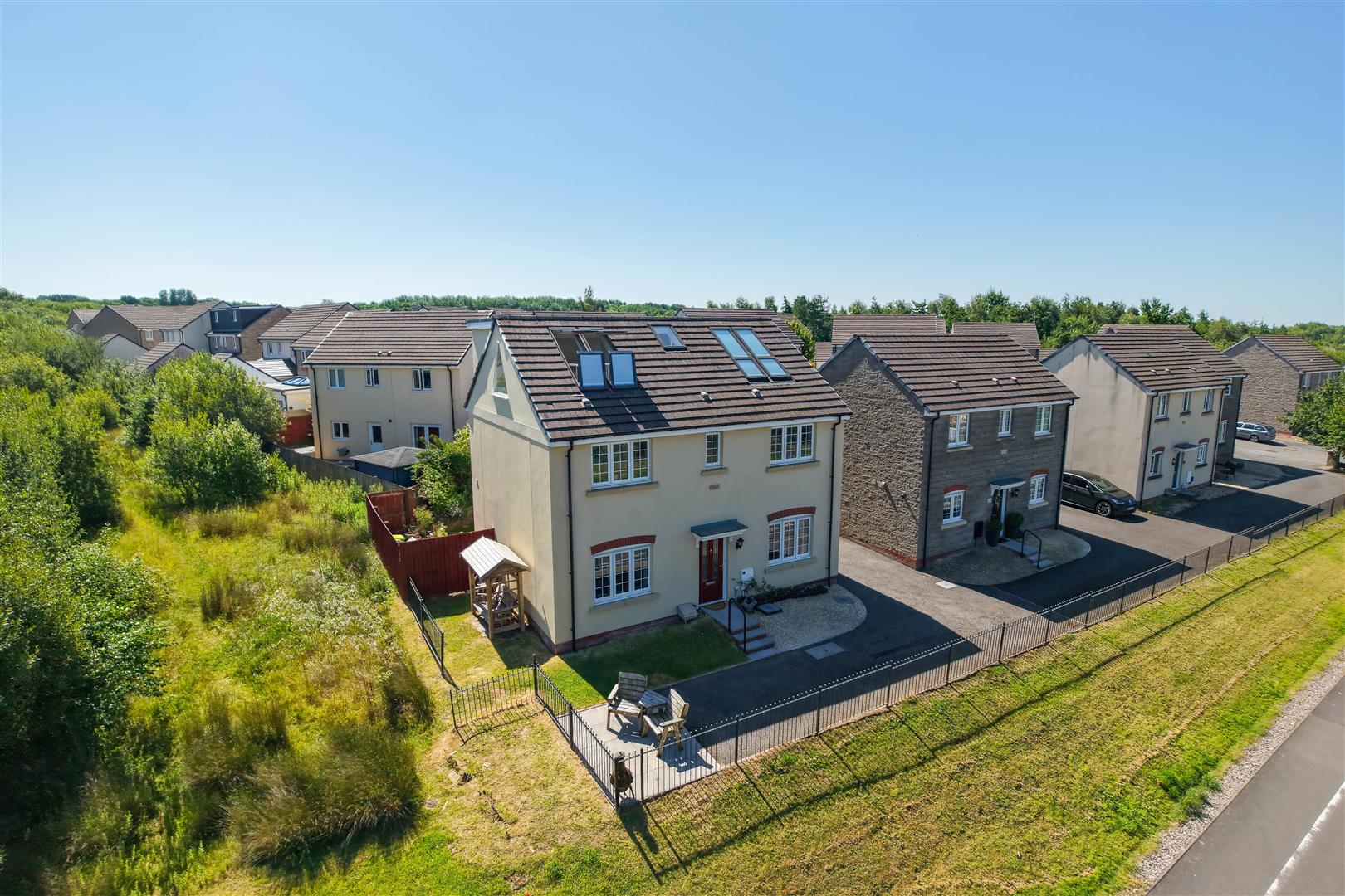 1 Lantern Close, Llanharan, Pontyclun, CF72 9ZB